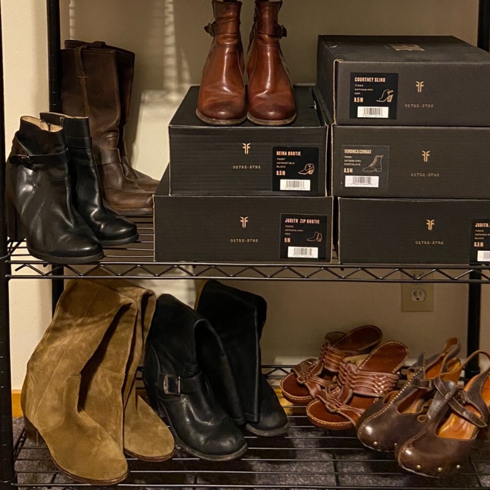 Frye - Picture 3 of 4